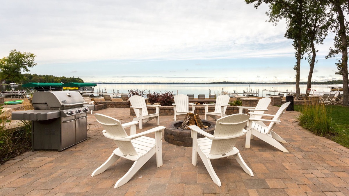 Nisswa Condo | Catch Breathtaking Sunset Views from this Lake Front Condo w/Fire Pit on Gull Lake