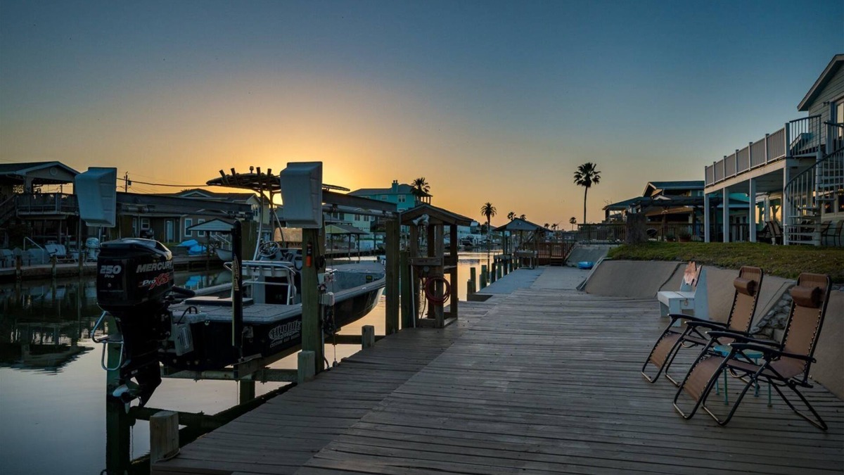 Palm Harbor Cottage | Catch & Play on Estes Bay