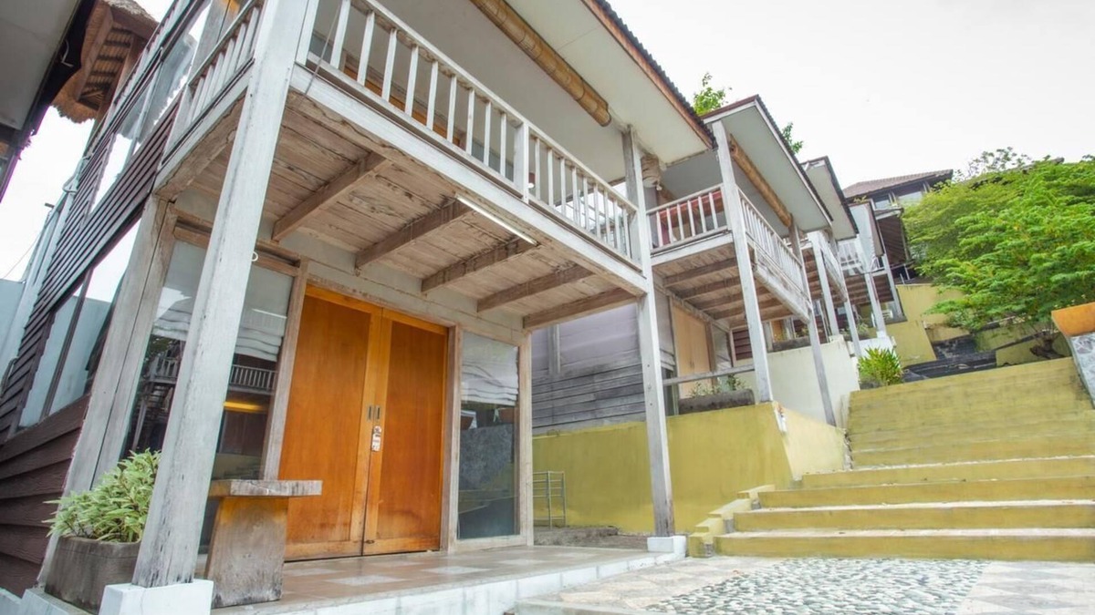 By Pass Ngurah Rai House | Catchy House in Nusa Dua, wooden style, great location