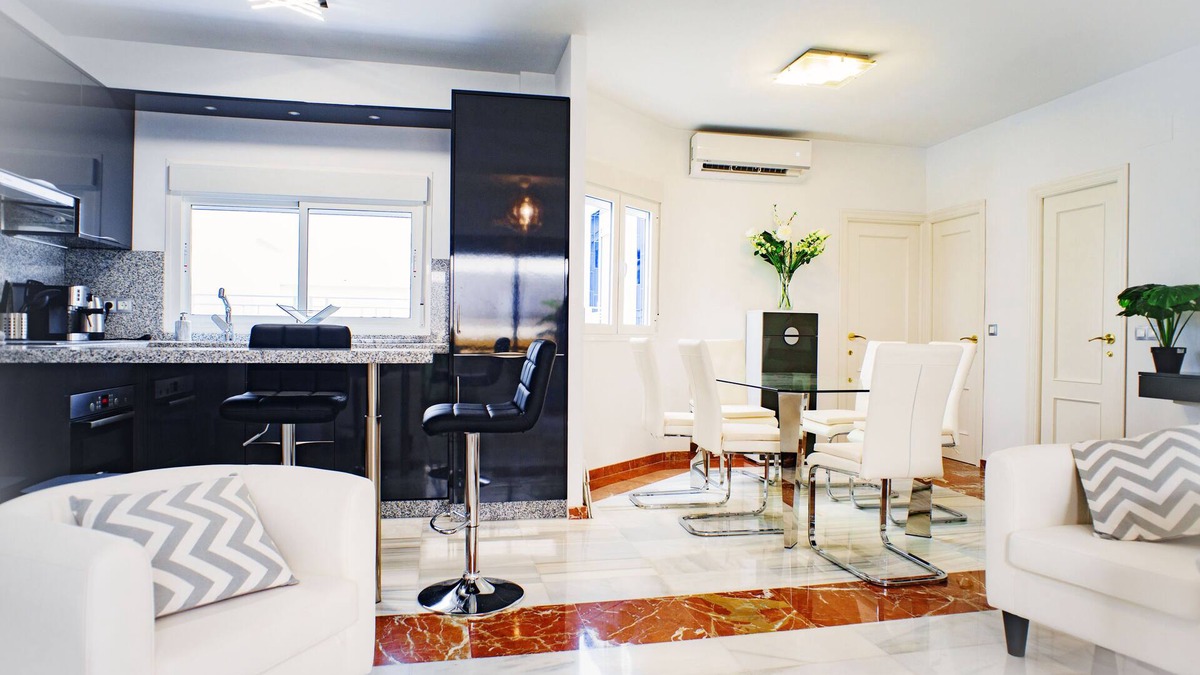 Santa Cruz Apartment | Catedral - Alcazar (central, free WIFI, A/C, confortable)