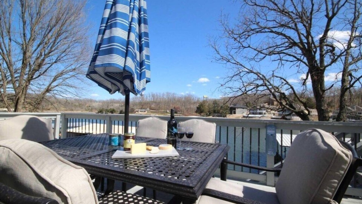 Osage Beach Cabin | Catfish Cabin Lake House Back of Cove! Nostalgic Lake Decor! Sleep up to 8, Dock