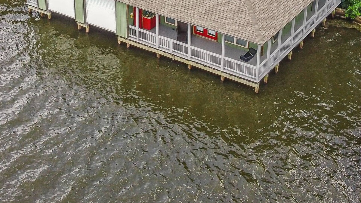 Homer Cabin | Catfish Cabin on beautiful Lake Claiborne...sits right over the water
