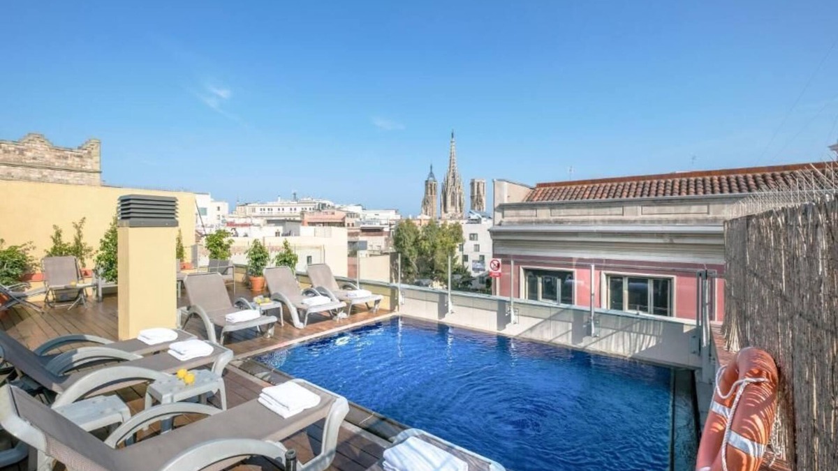 Gothic Quarter Apartment | CATHEDRAL POOL BUILDING