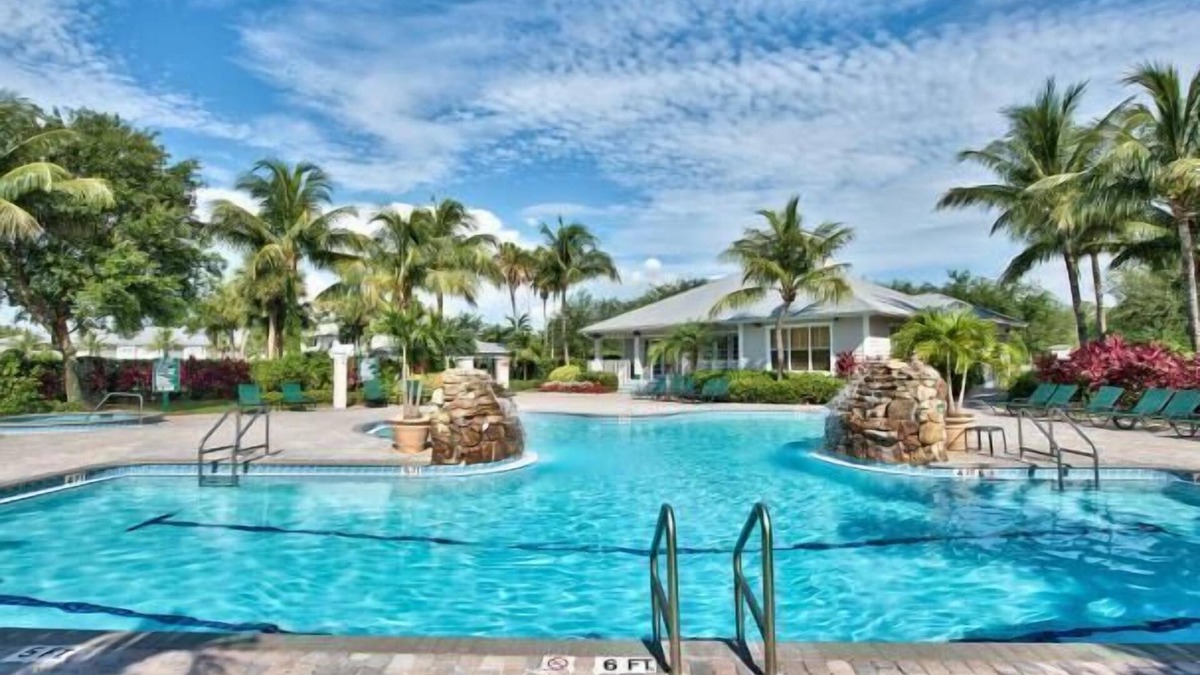 Naples Condo | Catina Vacation Rental: Bright 2-BR Condo with Lake Views. Located in Lely Resort with Pool, Hot Tub, and Golf Access. Ideal for Golfers and Beachgoers, Minutes from Naples and Marco Island