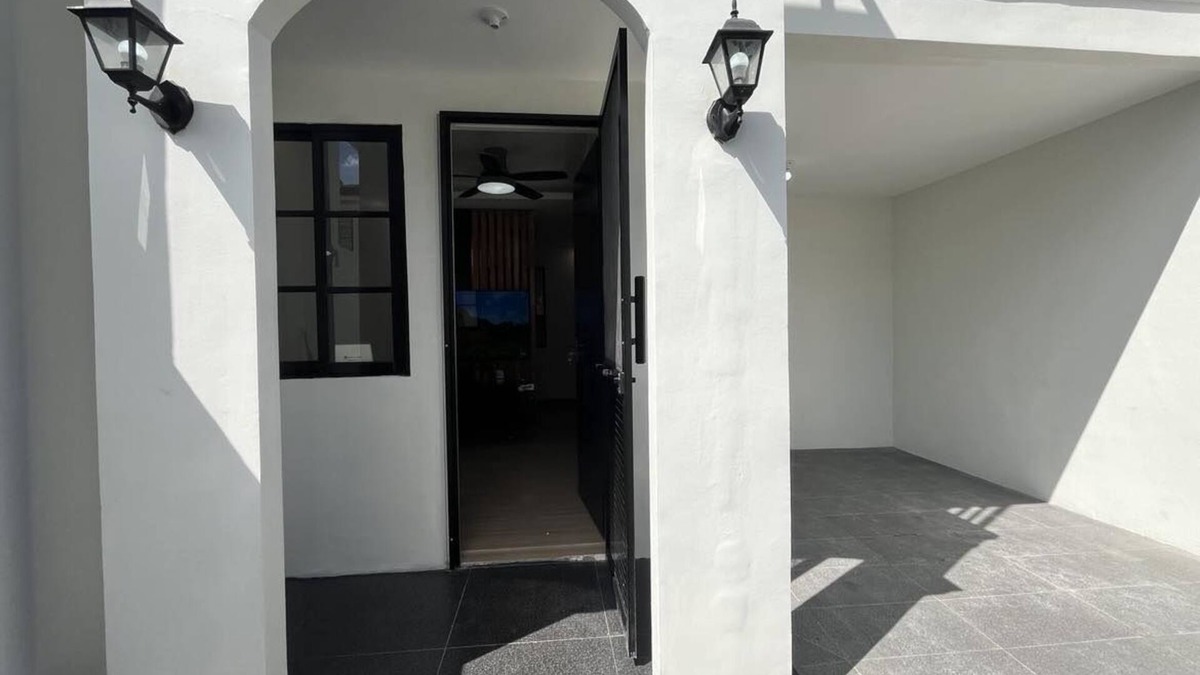 San Pablo House | CatNap Townhouse in Savana: Your Home Away From Homen