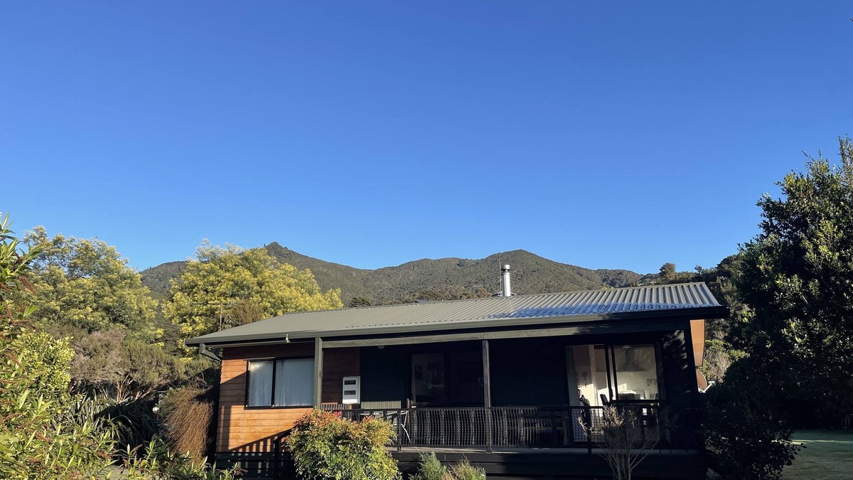 Okiwi Bay House | Catseye - Perfect base for Fantastic Fishing.