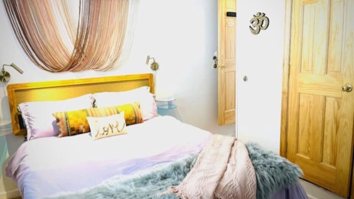 Highmount Apartment | Catskill Cabin Bird of Paradise 7