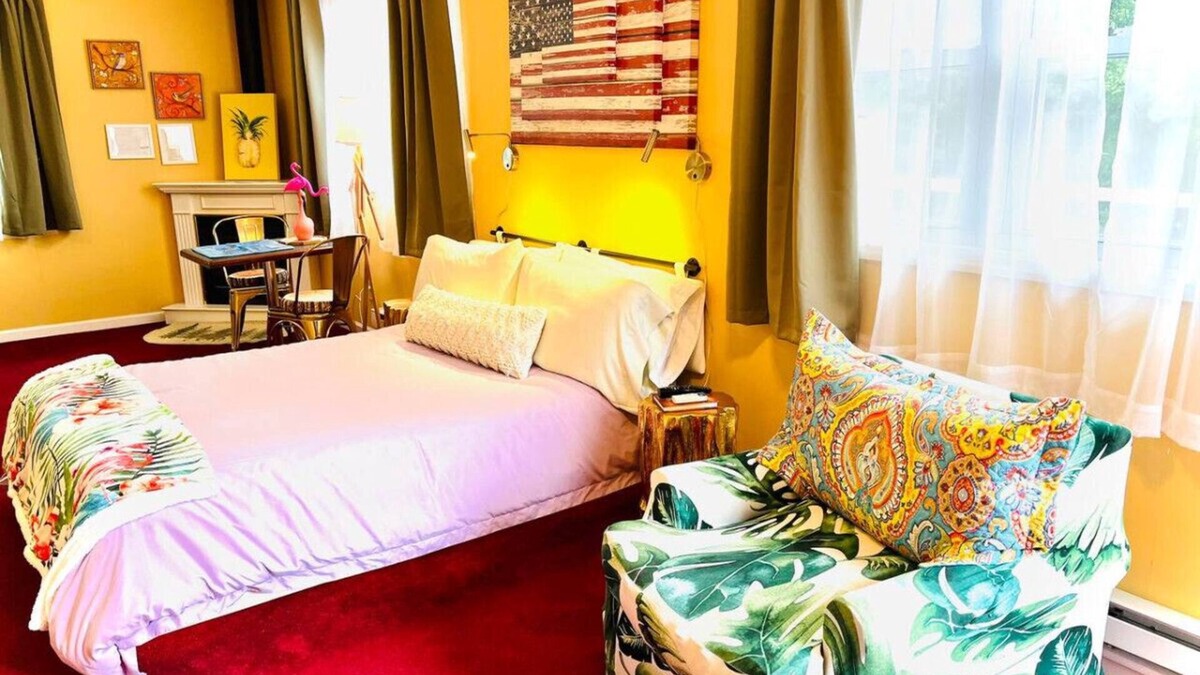 Highmount Apartment | Catskill Cabin The Flamingo Suite 5