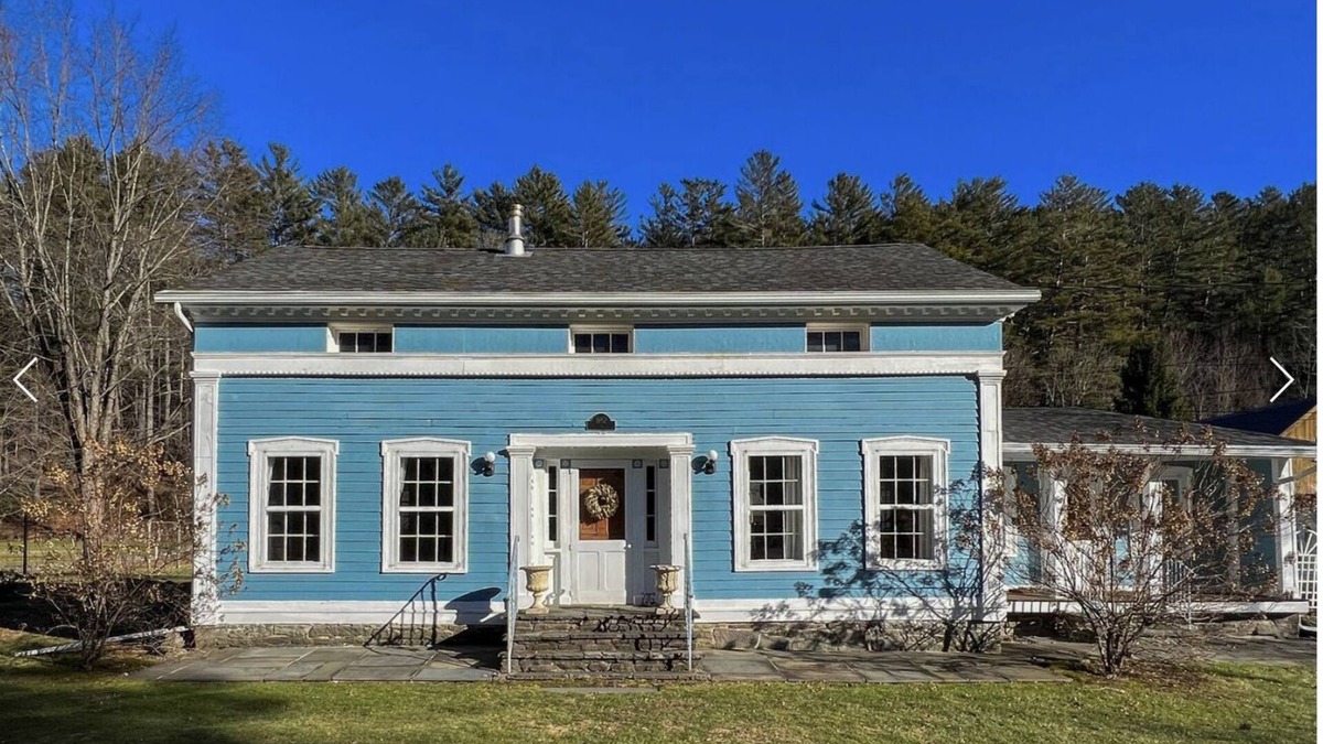 Claryville House | Catskill dreamy pet friendly country house for a unique getaway experience.