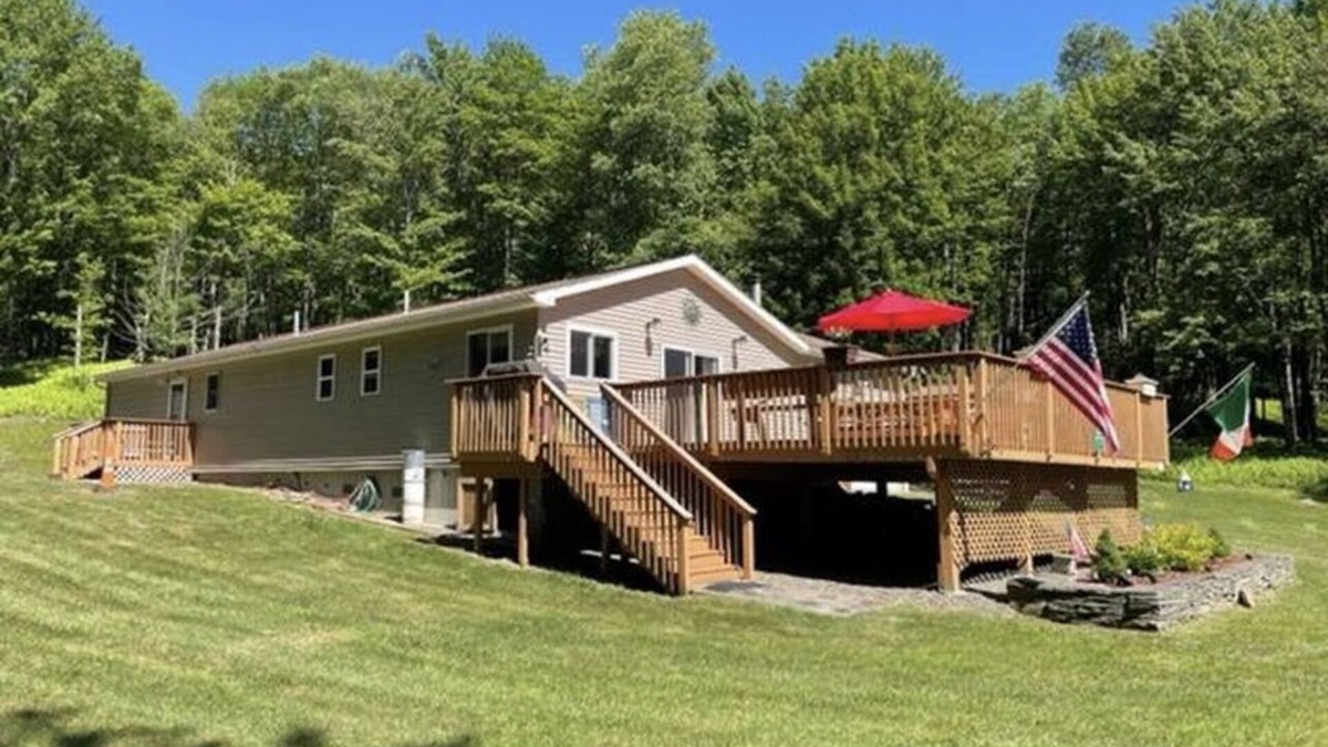 De Lancey Ski Chalet | Catskill Mountain Secluded Cottage
