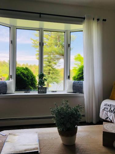 Rock Hill Villa | Catskills Cottage with Lake View Book Now