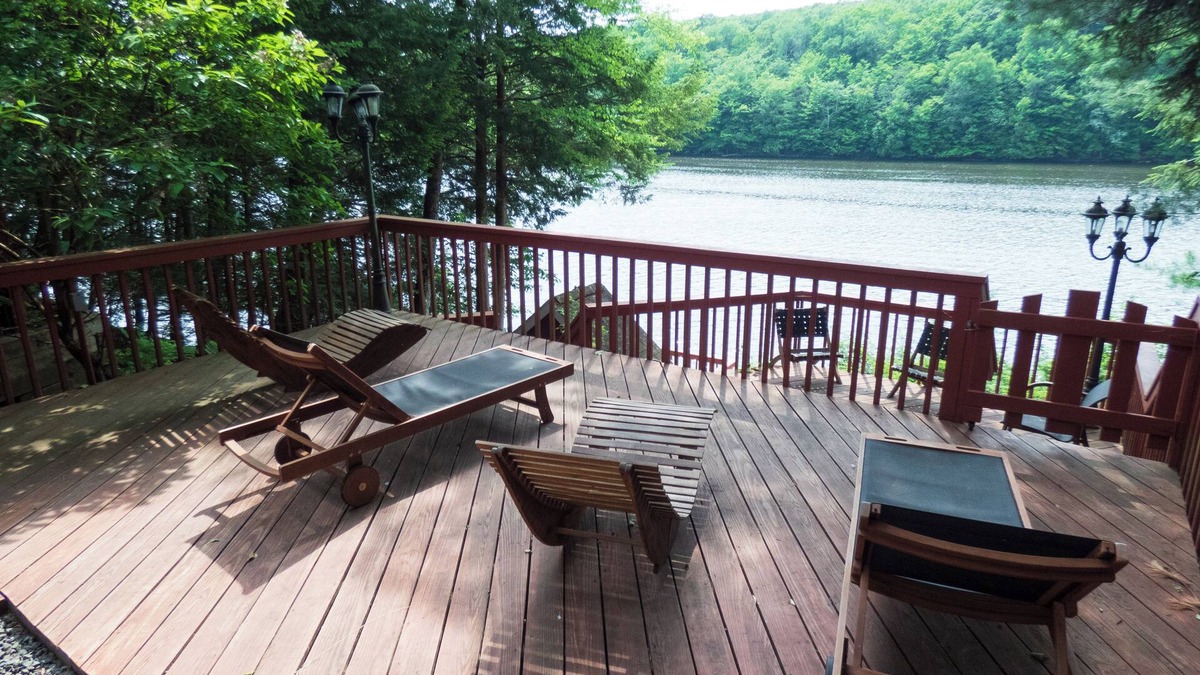 Monticello Ski Chalet | Catskills Lakefront Escape with Hot Tub