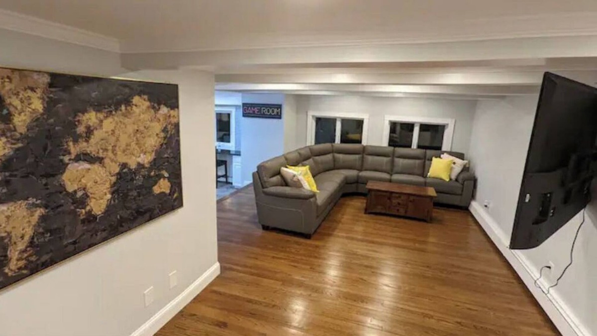 Mountain Dale Villa | Catskills Villa: Best for Gatherings Sleeps 30+