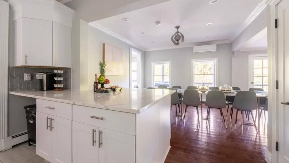 Mountain Dale House | Catskills Villa: Best for Gatherings Sleeps 30+nn