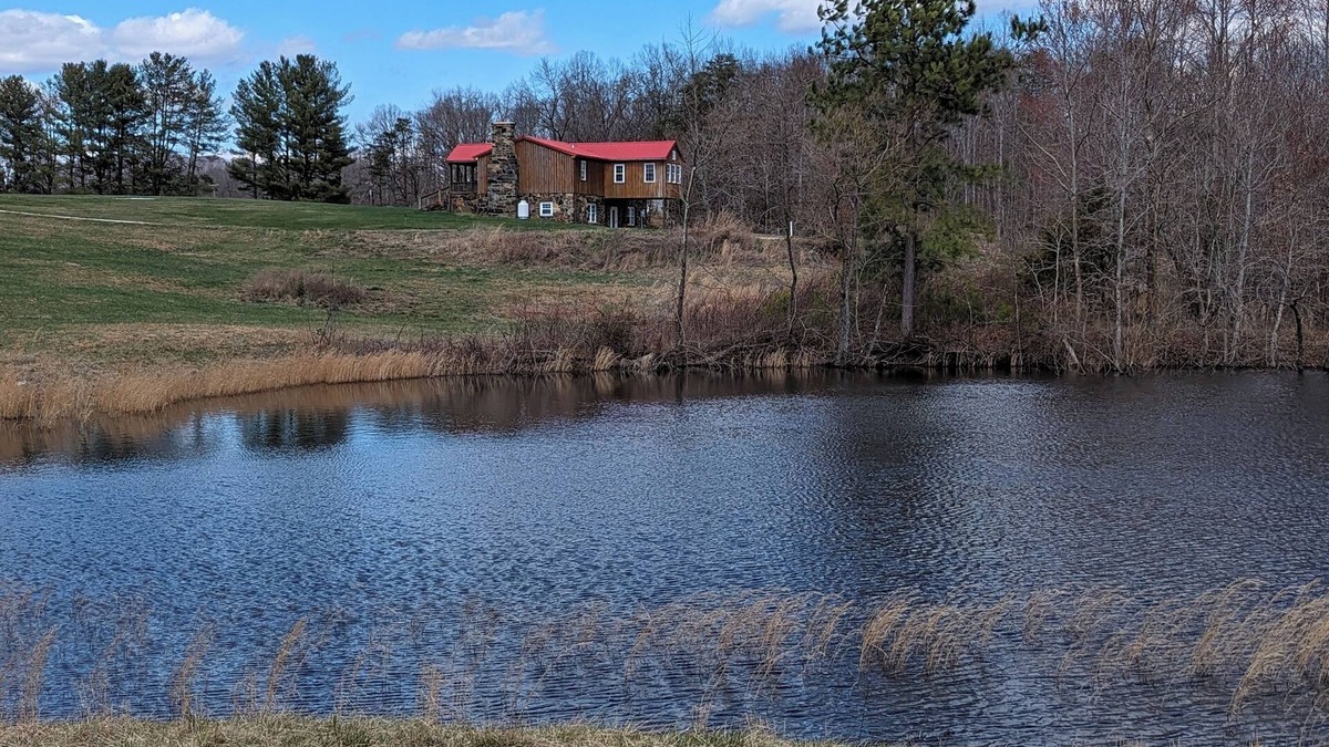 Nelson Cottage | Cattle farm getaway in Virginia's best wine & beer country! Fiber Optic Wi-Fi!