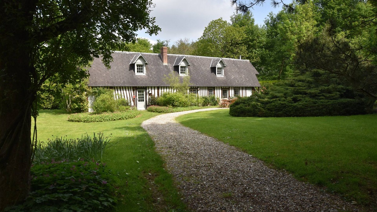 Crasville-la-Rocquefort House | Causette Normandie 15 min from Veule-Les-Roses and the beaches. Kids Friendly