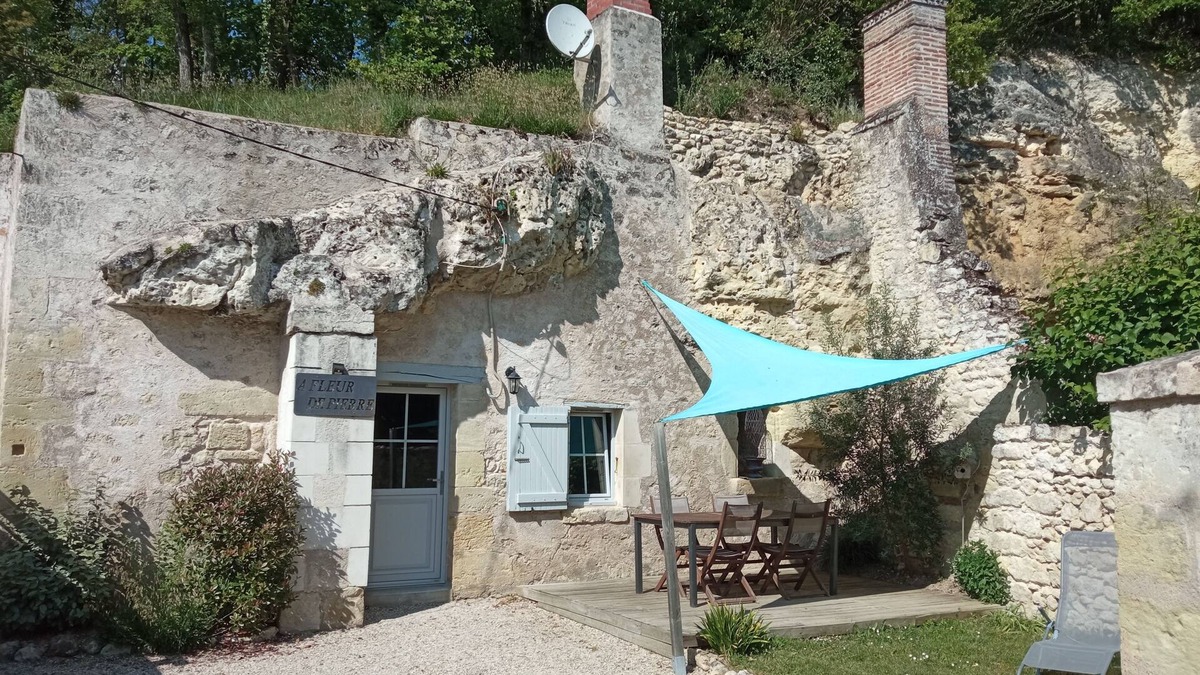 La Croix-en-Touraine House | Cave dwelling A fleur de pierre