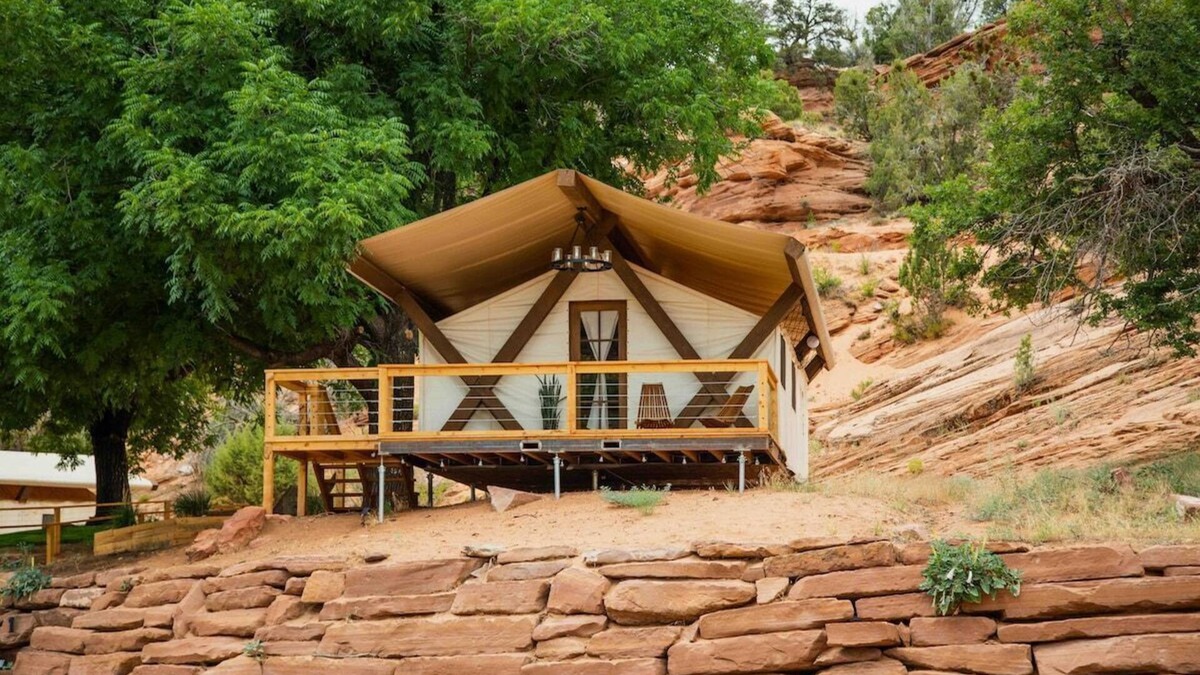 Kanab Cabin | Cave Lakes Canvas Cabin Suite with Soaker tub #1