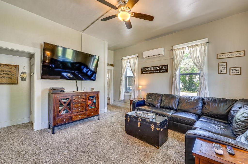 Cave Springs Apartment | Cave Springs Home about 16 Mi to Razorback Stadium!