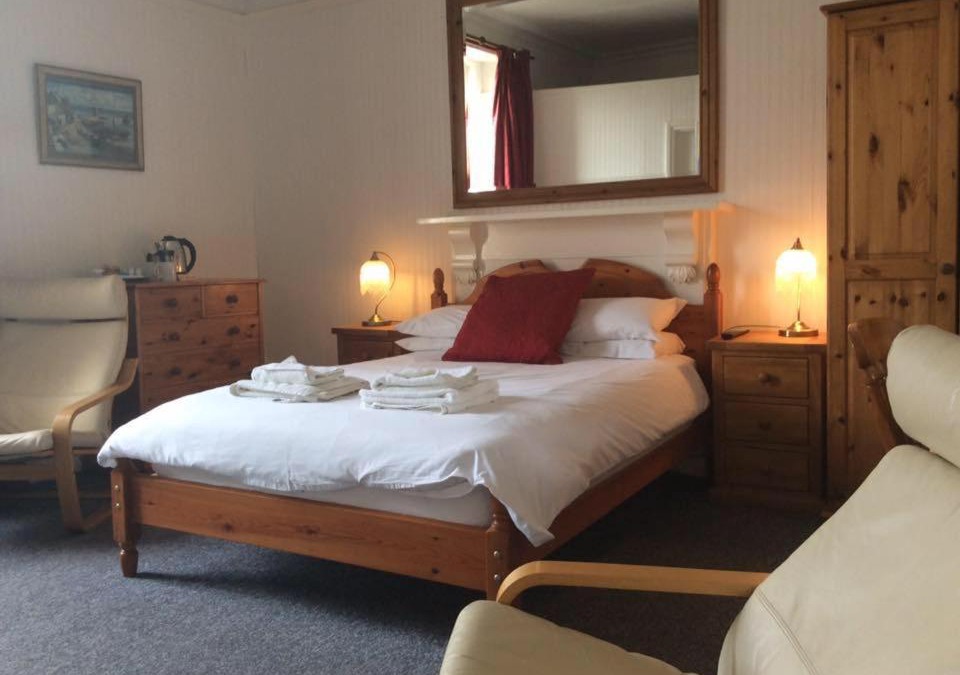 Clevedon Bed & Breakfast | Cavell House Bed and Breakfast