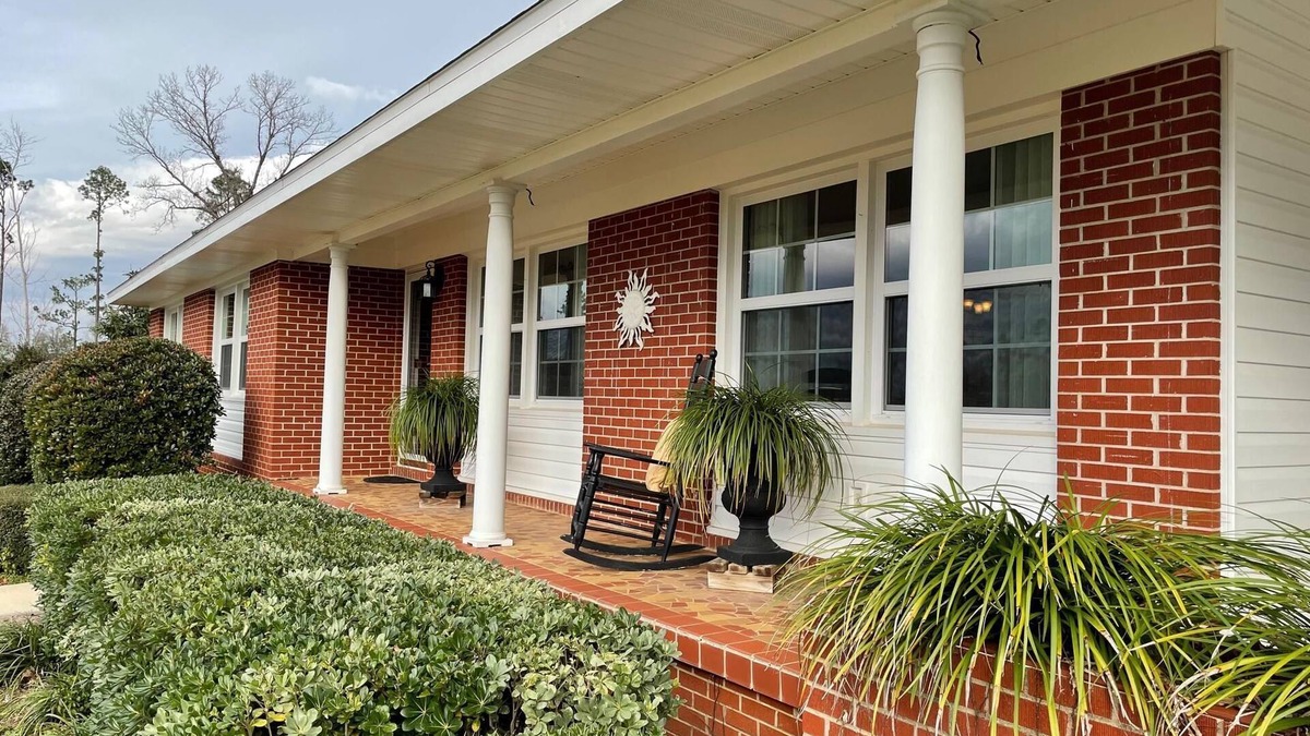 Marianna House | Caverns Crossing - CLOSE to Chipola , MERE ball field & the Caverns State Park
