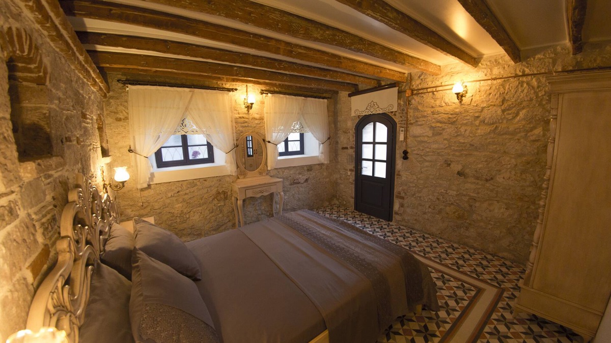 Ayvalik City Center Hotel | CavliHane 1885