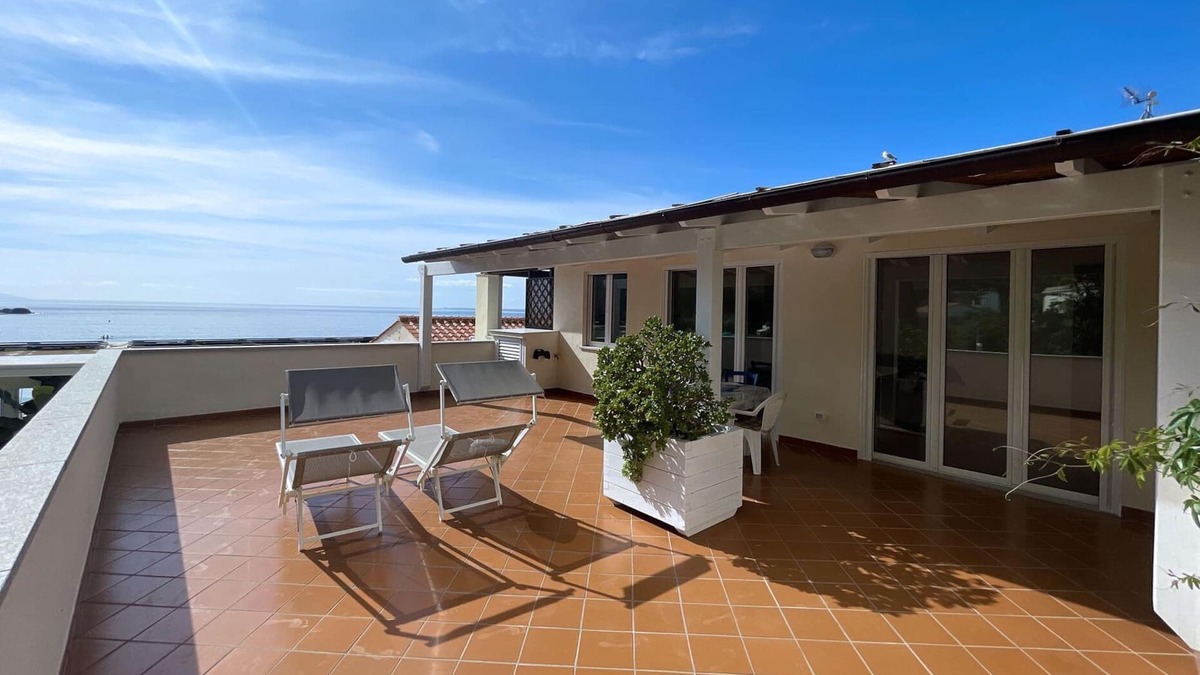 Cavoli Apartment | Cavoli beach, a few steps from the wonderful sea!
