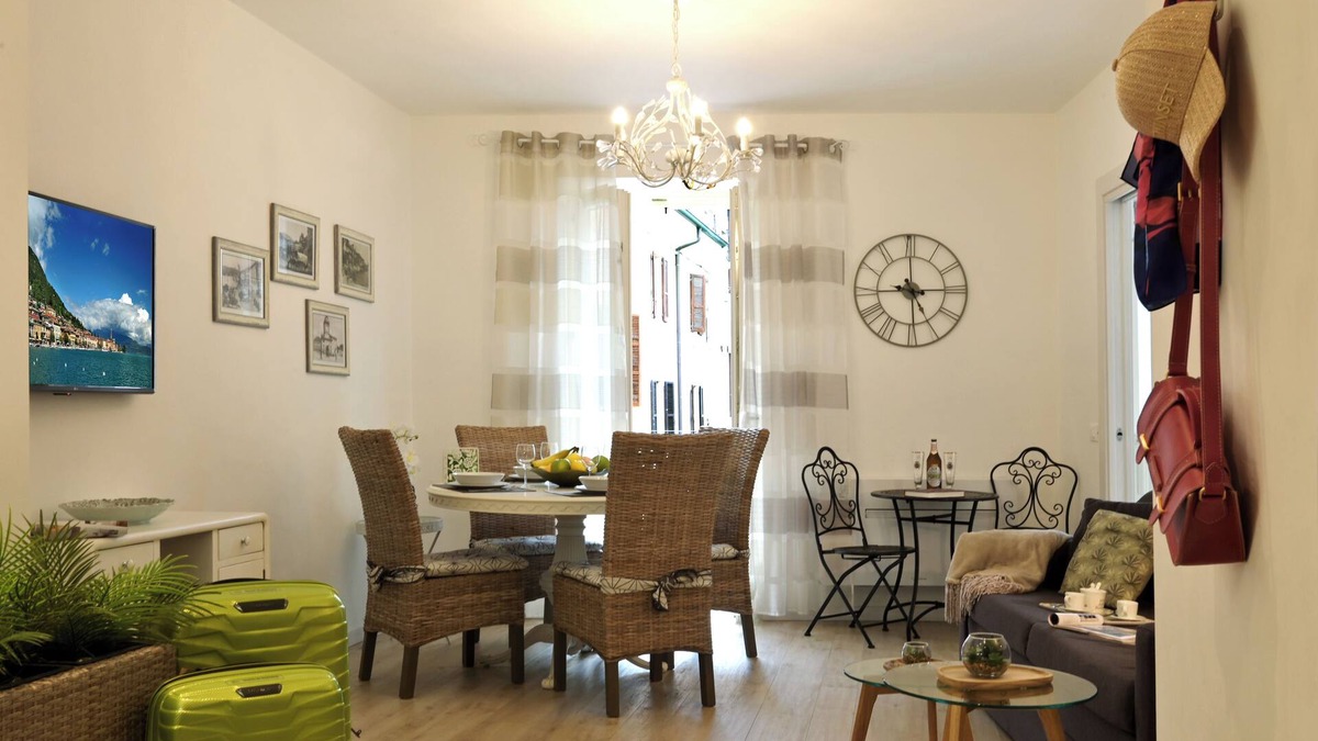 Salo Apartment | Cavour 2 - New two-bedroom apartment a stone's throw from the lake and in the center of Salò