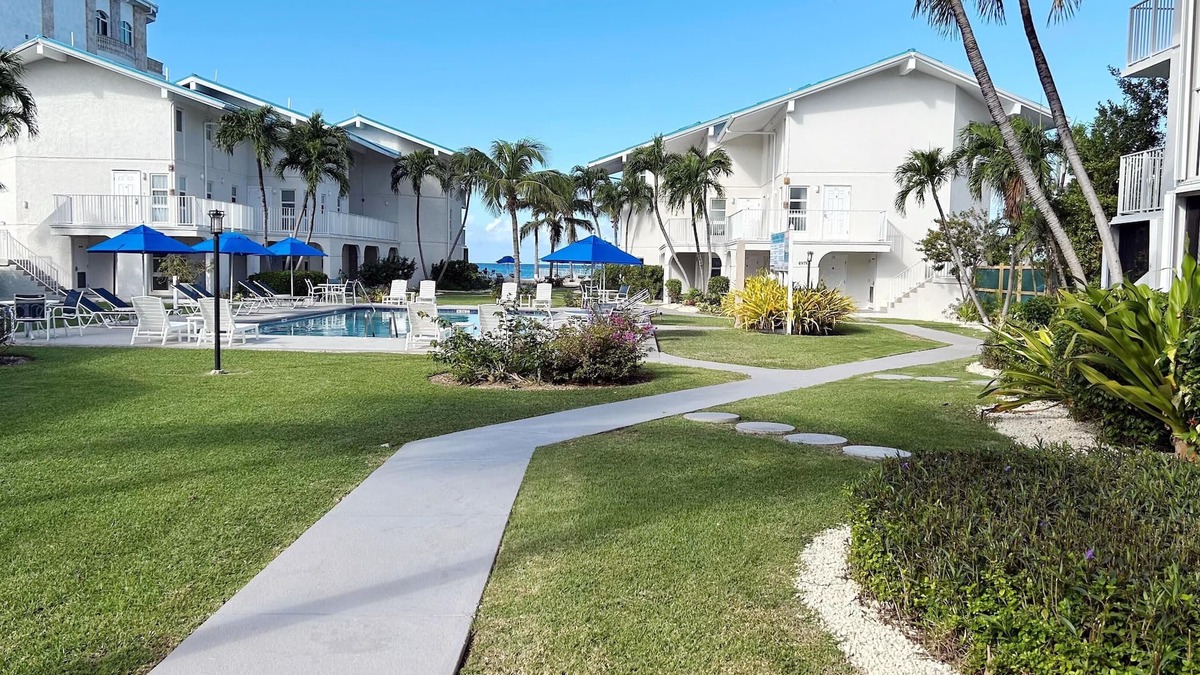 Seven Mile Beach Condo | Cayman Reef Resort 50 - Ocean Oasis