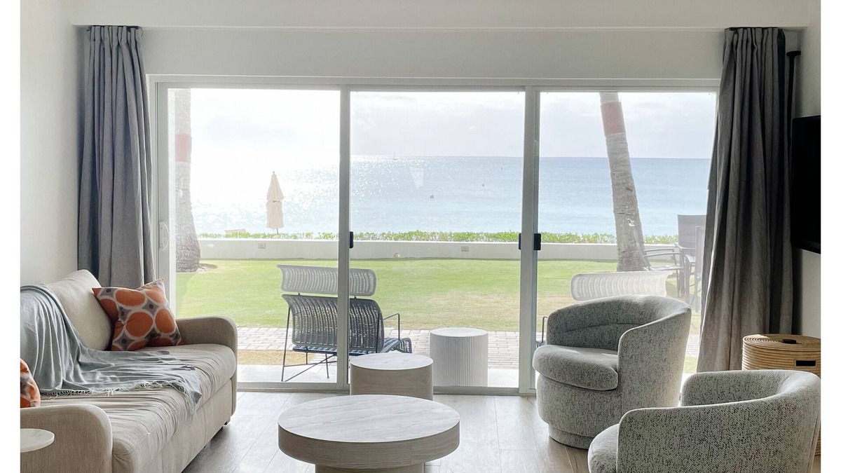 Seven Mile Beach Condo | Cayman Seven Mile Beach Front Condo Luxury Townhouse -Direct Walk-out to Beach!
