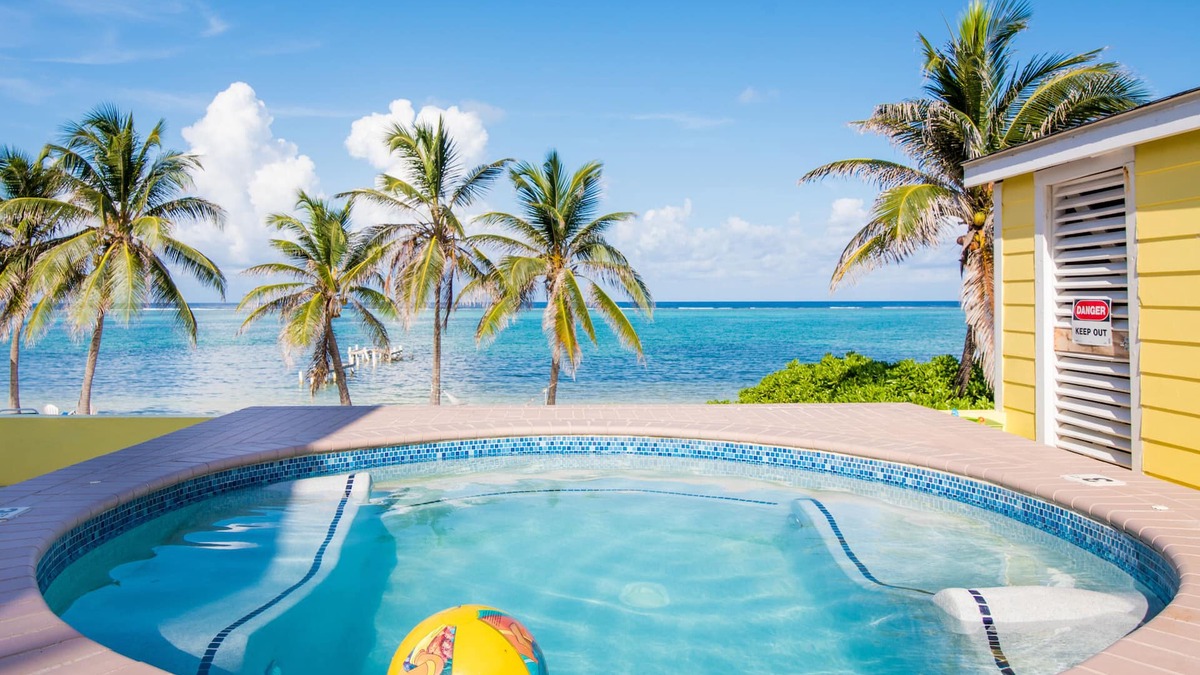Colliers Bay Villa | Cayman Snuggle Beach - 1 OR 2 Bedrooms right on the Beach!