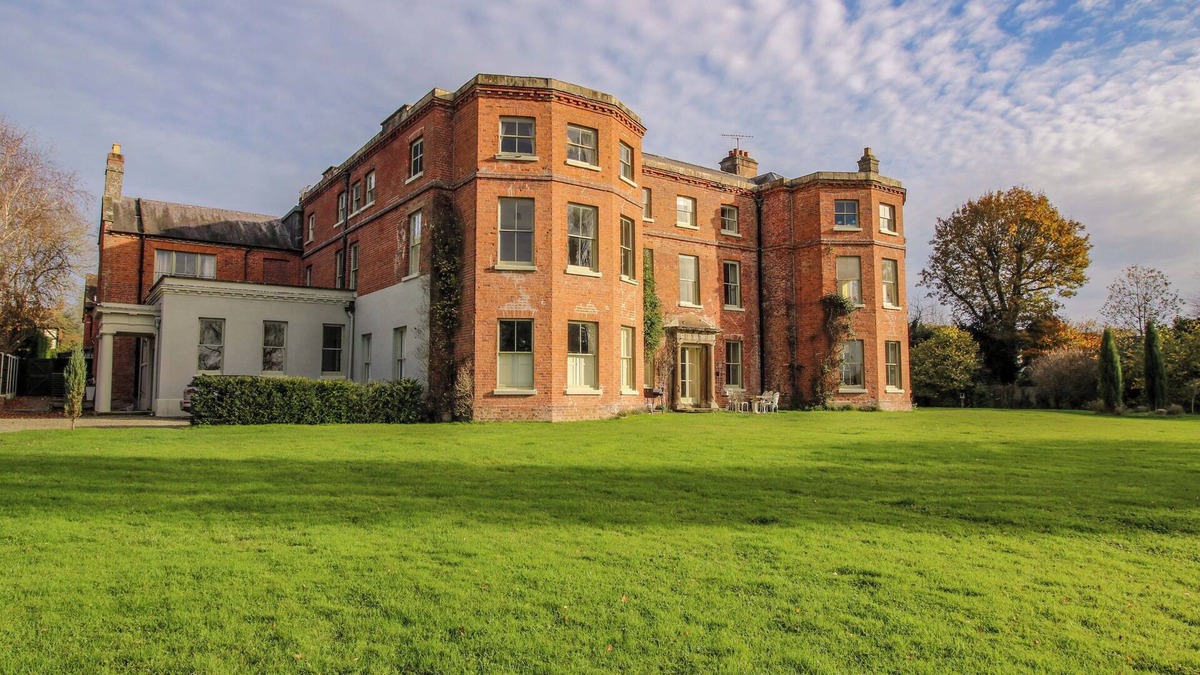 Caynham House | CAYNHAM COURT, pet friendly, luxury holiday cottage in Ludlow