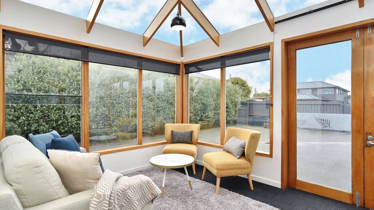 Edgeware House | CBD 5 bdrm Grand Villa sleeps 14 w/free carparks