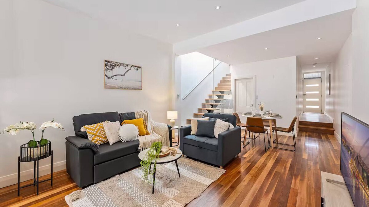 Pyrmont House | CBD Stay|Walk to Darling Harbour and Fish Market