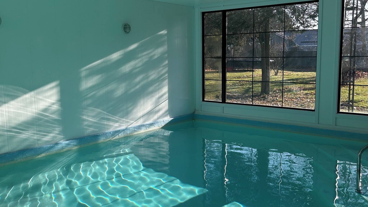 Picton House | CC’s Cottage: Indoor Pool & 2 minutes to Sandbanks
