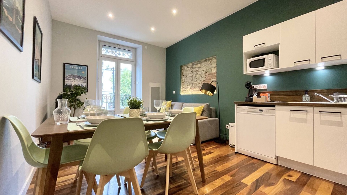Quartier Hyper-Centre Apartment | #CD L' Ainé 👨‍👩‍👦‍👦| Jean Jaurès | Tramway A, B and E| T3 équipé