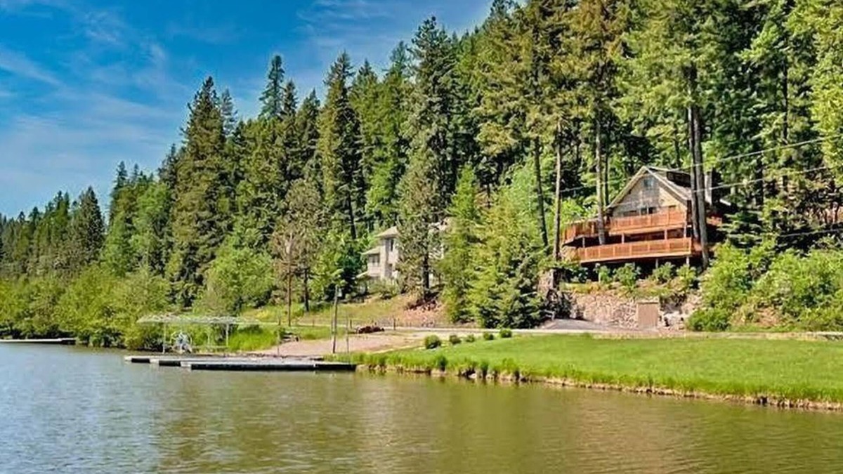 Coeur d'Alene House | CDA Lakeside House. Includes dock slip, kayaks, & paddle boards