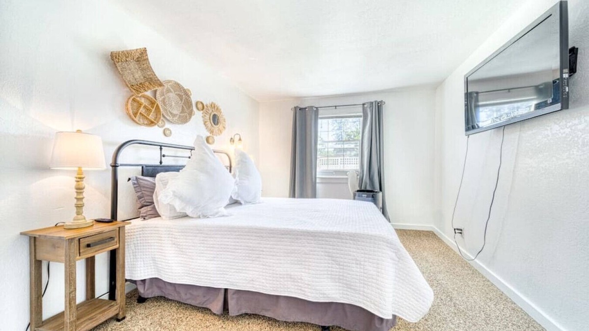 Garden District Condo | CDA Loft & Rooftop Near the Action