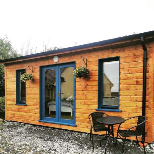 Doolin Apartment | Ceaser's cabin is a cosy 1 bedroom cabin