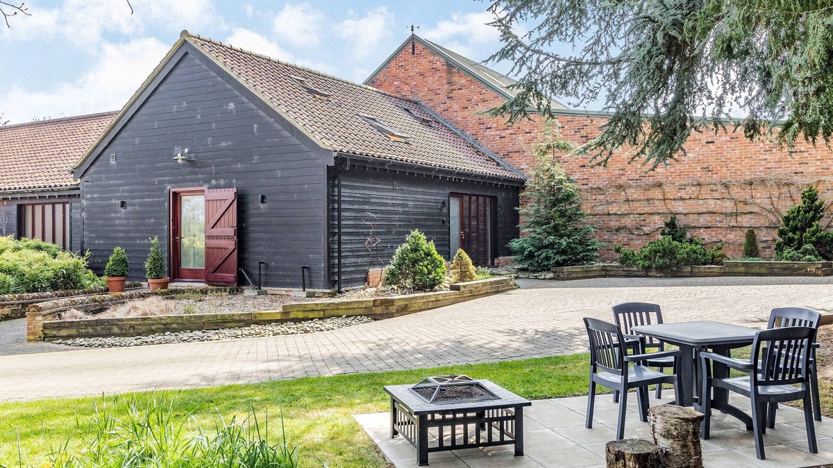 Banham Cottage | Cedar Barn - UKC5406