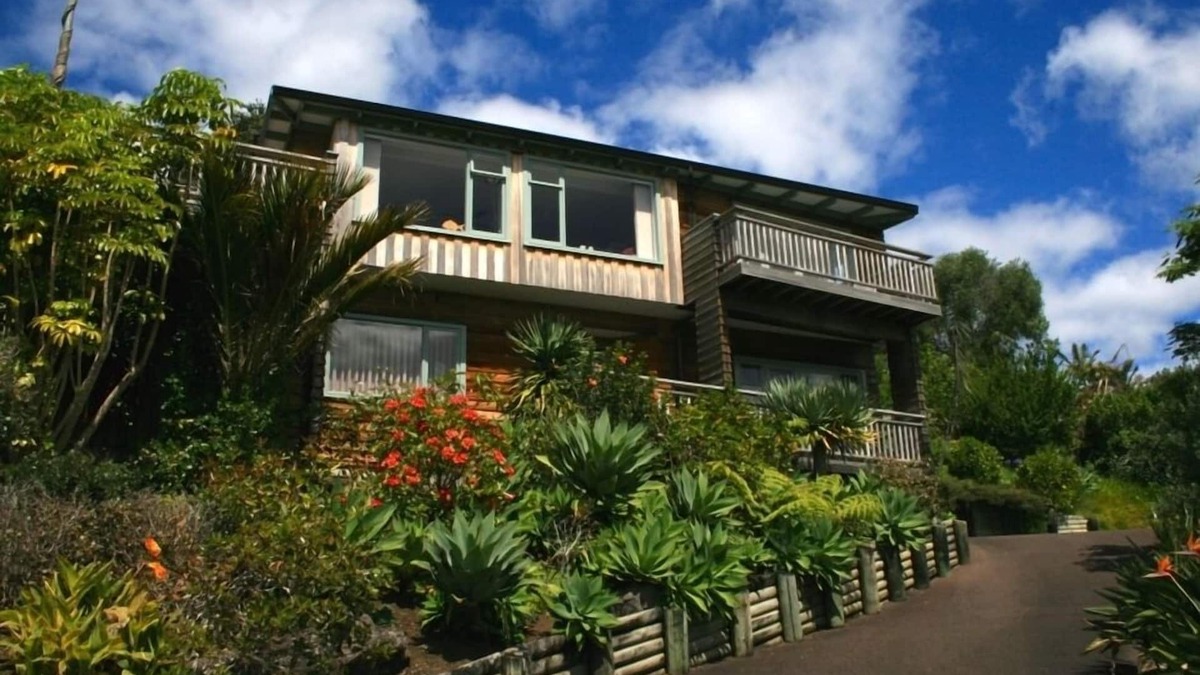 Russell House | Cedar Bay - Central Russell