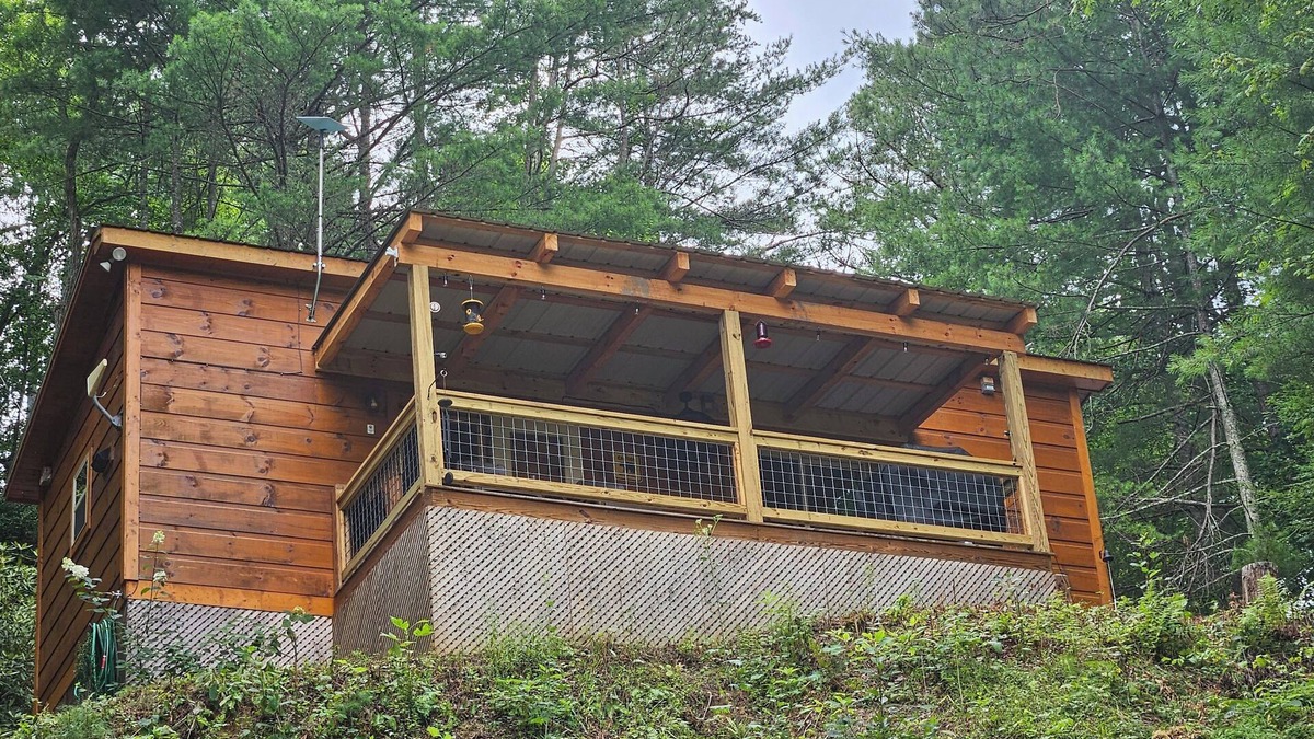 Franklin Cabin | Cedar Bear Cabin - Cozy Mountain View Couples Retreat - Paved Drive & Starlink!