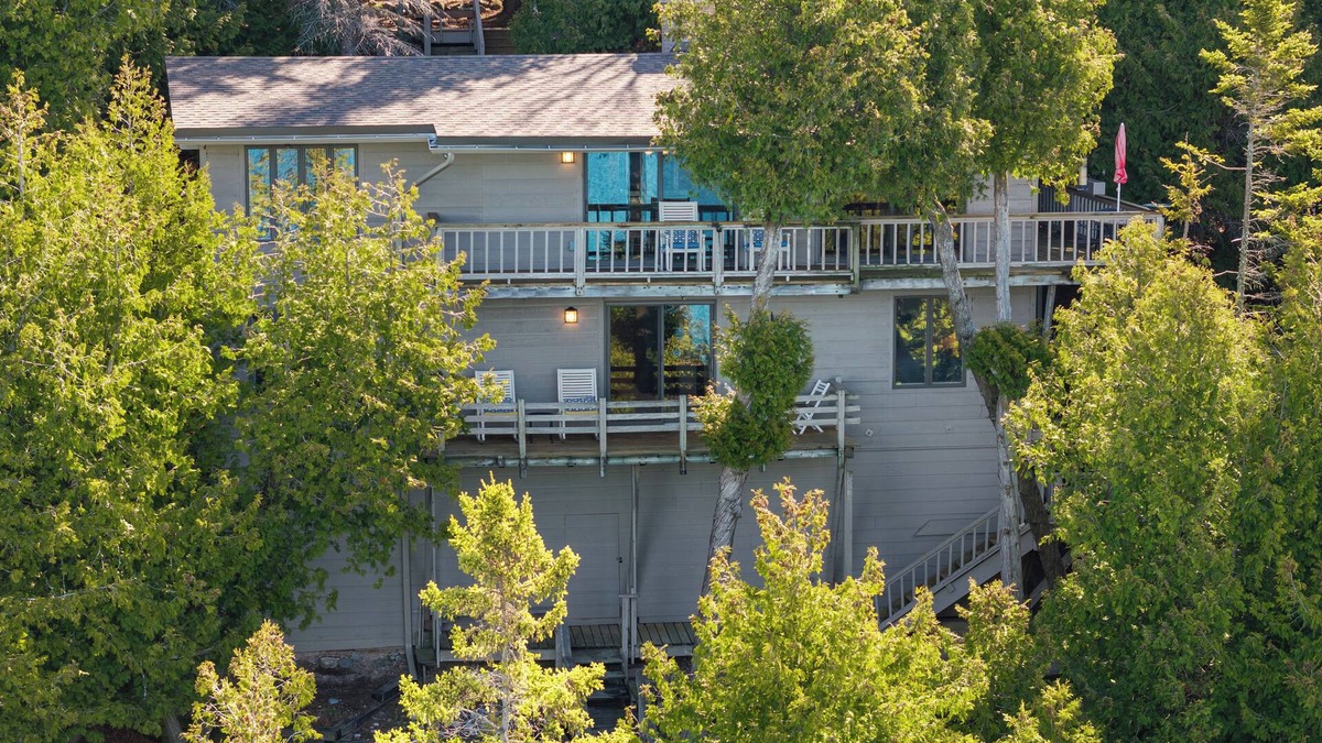 Harbor Springs House | Cedar Bluff: 4 BR, 3 BA in Harbor Springs, Sleeps 8