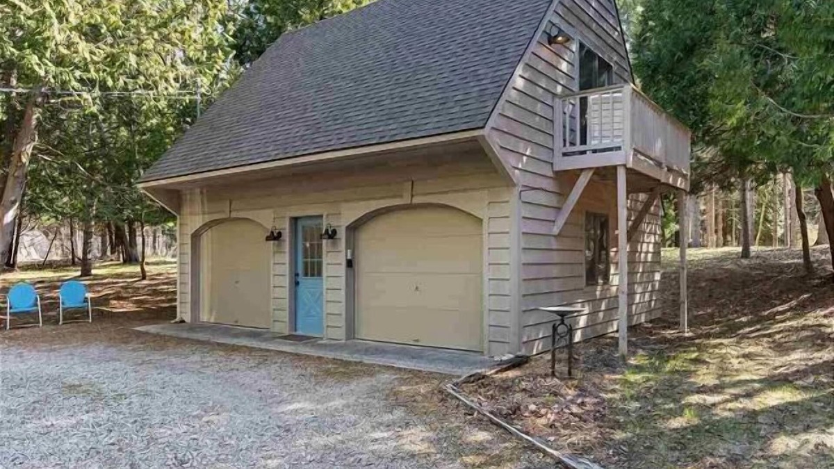 Harbor Springs Apartment | Cedar Bluff Carriage House