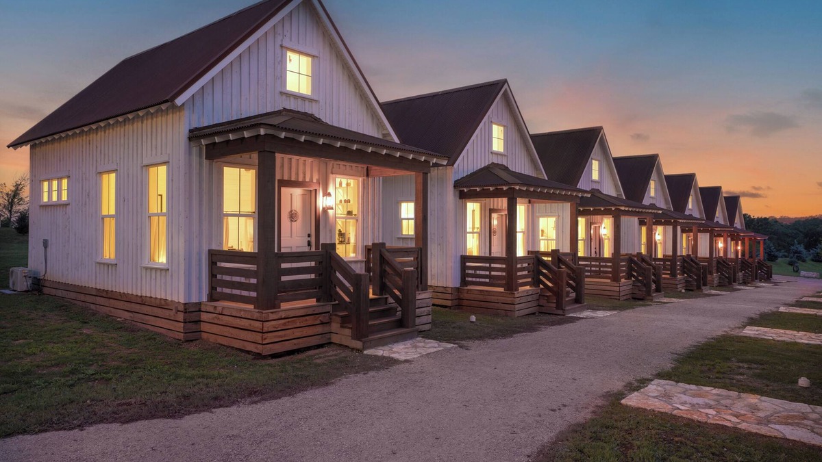 Driftwood Hotel | Cedar Break at Howard Ranch