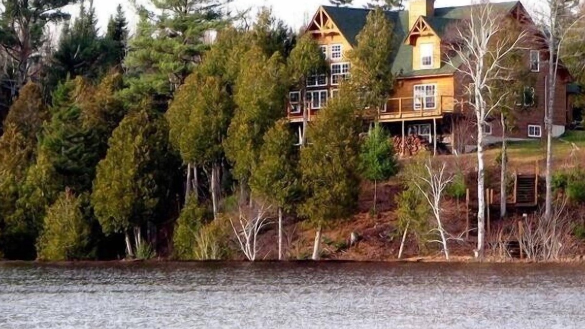 Weldford Cabin | Cedar Brook Landing River Lodge - Browns Yard