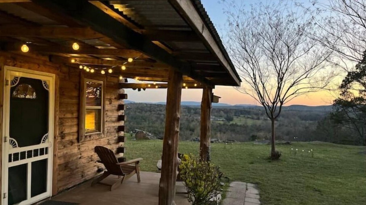 Russellville Cabin | Cedar Cabin With Stunning View Sleeps 4+