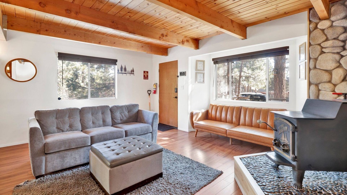 Sugarloaf Cabin | Cedar Chalet- Sugarloaf Retreat w/Hot Tub