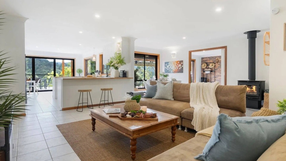 Broughton Village House | Cedar Corner – serene rural retreat