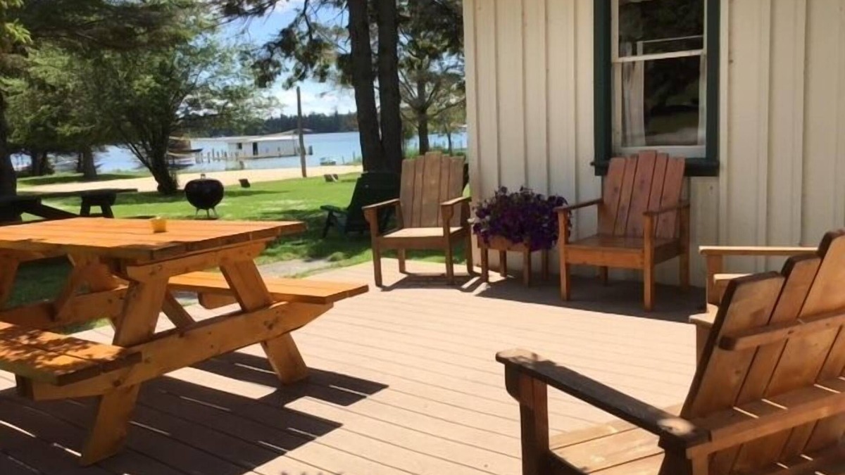 Cedarville Cabin | Cedar Cottage - Les Cheneaux Landing